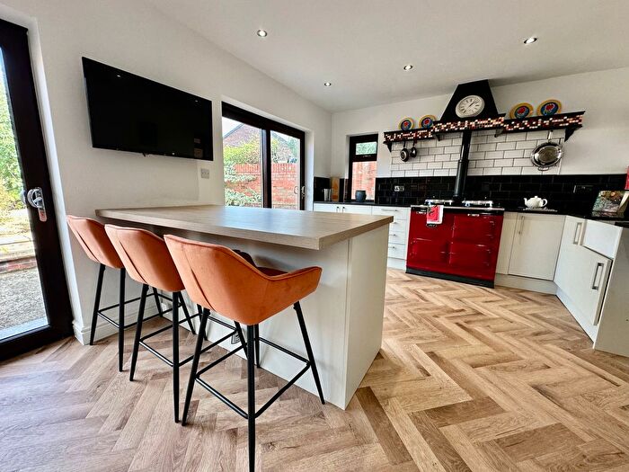 2 Bedroom Detached Bungalow For Sale In Station Road, Barnby Dun, Doncaster, DN3