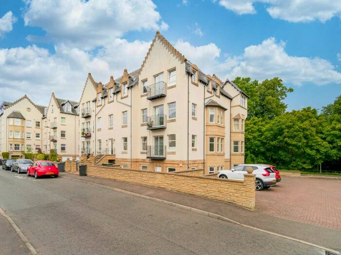 3 Bedroom Flat To Rent In Mid Steil, Greenbank, Edinburgh, EH10