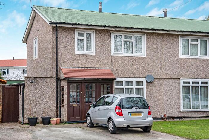 3 Bedroom Semi Detached House For Sale In Royston Avenue, Southend-On-Sea, SS2