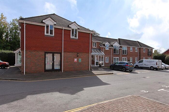 1 Bedroom Flat For Sale In Woodlands Way, Andover, SP10