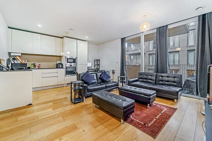 1 Bedroom Flat For Sale In Halyards Court, Brentford, TW8