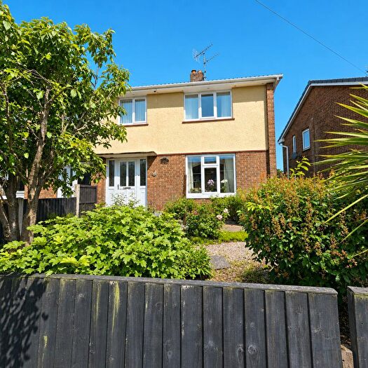 3 Bedroom Semi-Detached House For Sale In Birklands Avenue, Ollerton, NG22