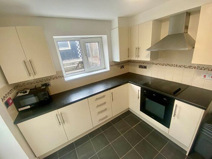 4 Bedroom Property To Rent In Brynmill Avenue, Brynmill, Swansea, SA2