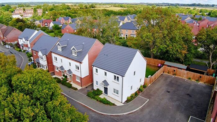 3 Bedroom Detached House For Sale In Field Close, Tingewick, MK18