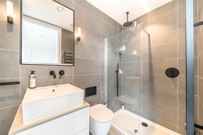 2 Bedroom Flat For Sale In Oberman Road, Willesden Green, NW10