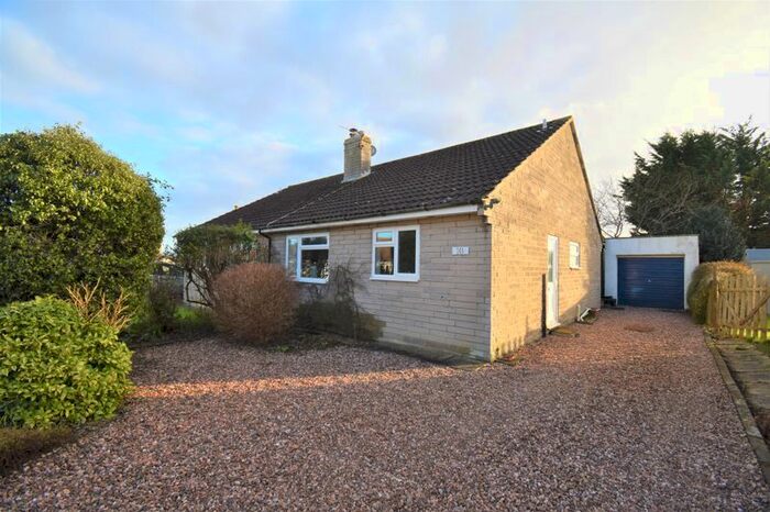 2 Bedroom Bungalow To Rent In Parklands Way, Somerton, TA11