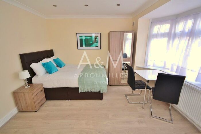 Studio To Rent In New North Road, Hainault, IG6