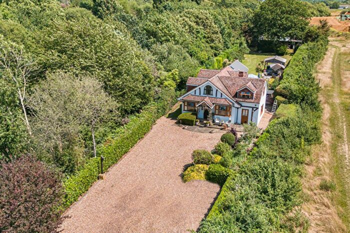 3 Bedroom Detached House For Sale In Cuckoo Pound, Shepperton, Surrey, TW17