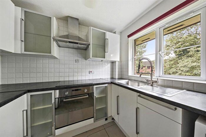 2 Bedroom Flat To Rent In Kingfisher Way, London, NW10