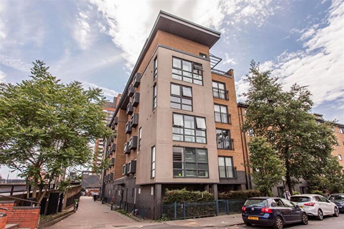 2 Bedroom Flat For Sale In Capulet Square, Bromley By Bow, E3