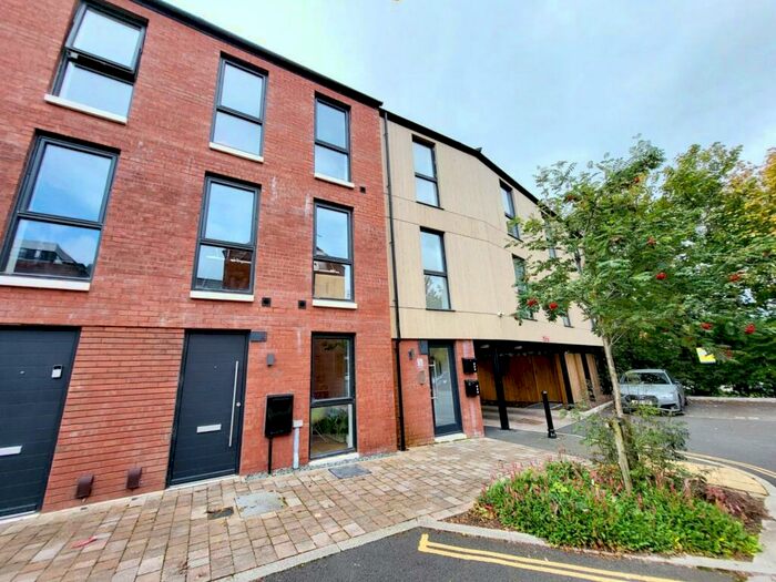 2 Bedroom Flat To Rent In Fairway View, Reddish, Stockport, SK5