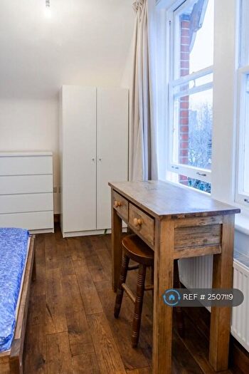 Studio To Rent In Mapesbury Lodge, London, NW2