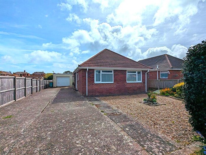 3 Bedroom Detached Bungalow For Sale In Carpenter Close, Lake, PO36