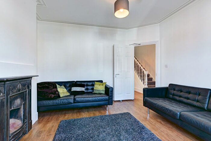 6 Bedroom Semi-Detached House To Rent In Hollingbury Road, Brighton, BN1