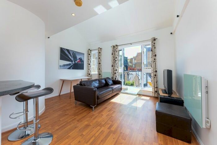 2 Bedroom Flat To Rent In Gainsford Street, London, SE1