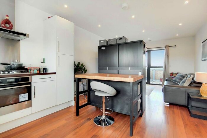 2 Bedroom Flat To Rent In Sutherland Road, Walthamstow And Surrounding Areas, London, E17