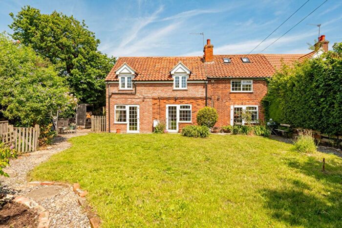 6 Bedroom Semi Detached House For Sale In The Loke, Blundeston, NR32