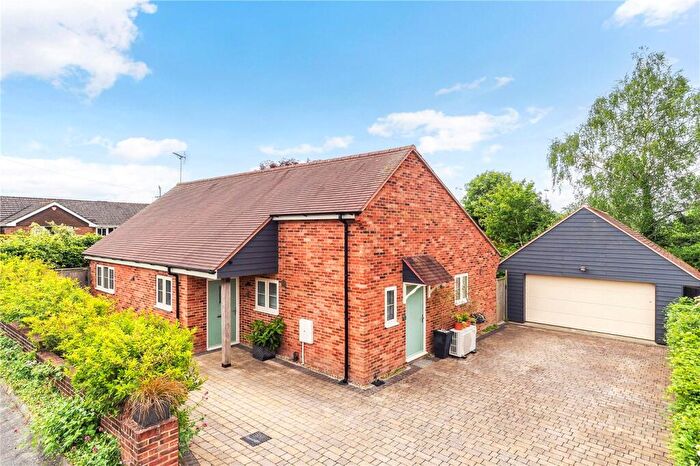 3 Bedroom Bungalow For Sale In Wedmore Close, Winchester, Hampshire, SO22