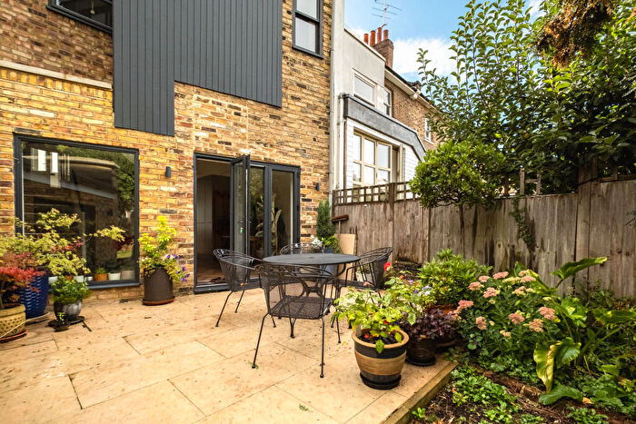 4 Bedroom House For Sale In Downham Road, London, N1