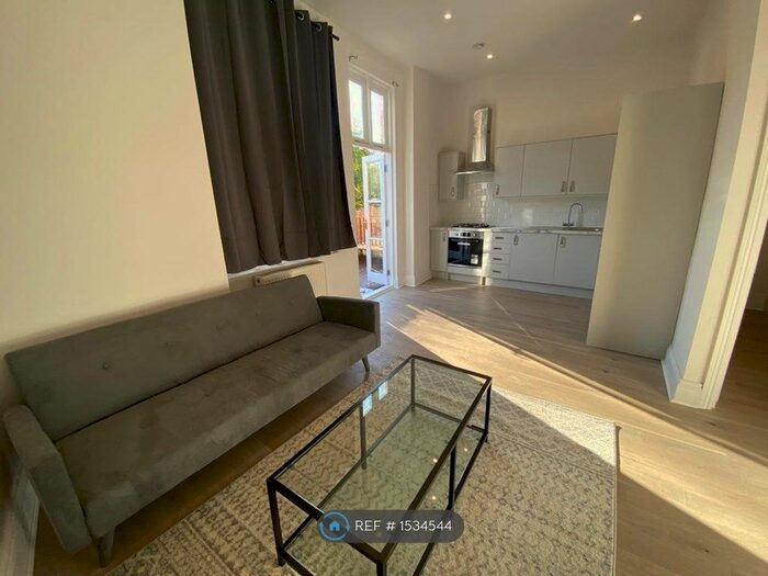 1 Bedroom Flat To Rent In Brixton Hill, London, SW2