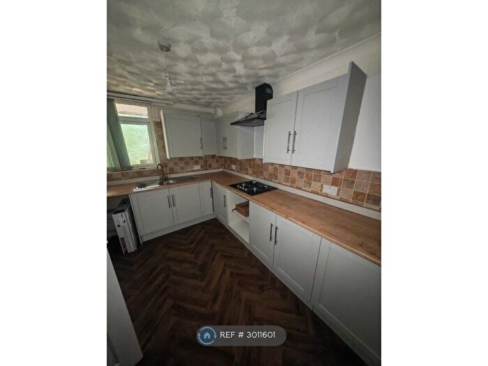 3 Bedroom Maisonette To Rent In Meadowlea, Telford, TF7