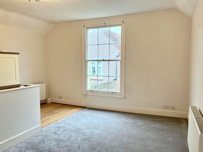 1 Bedroom Flat To Rent In Salisbury Street, Blandford Forum, Dorset, DT11