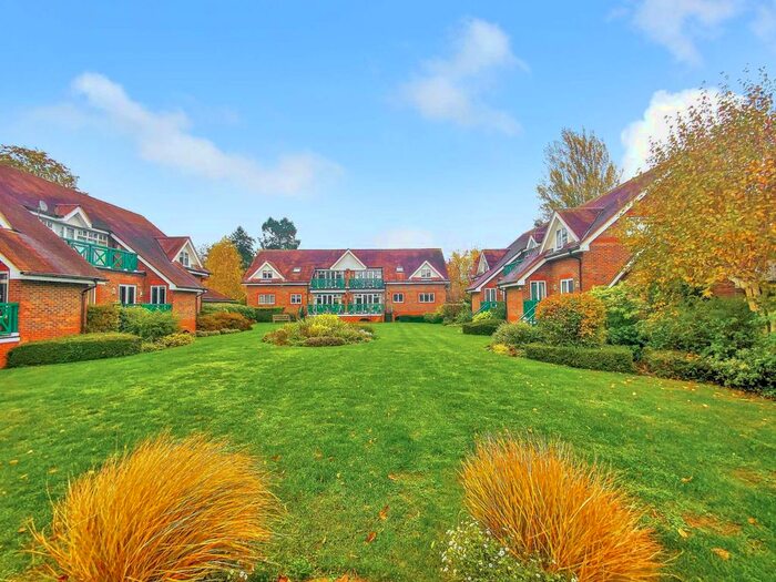 2 Bedroom Flat To Rent In Andrews Reach, Bourne End, SL8