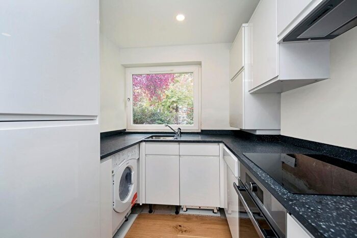 2 Bedroom Flat To Rent In Kings Road, Richmond, TW10