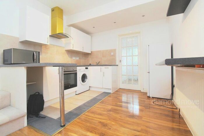 2 Bedroom Terraced House To Rent In Crosslands Avenue, Southall, UB2