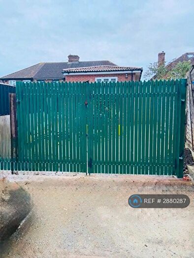 1 Bedroom Flat To Rent In Spearing Road, High Wycombe, HP12