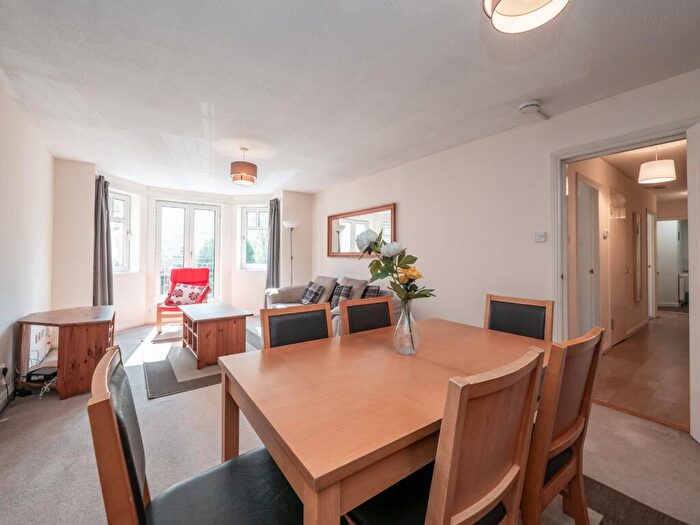 2 Bedroom Flat For Sale In / Sinclair Place, Edinburgh, EH11