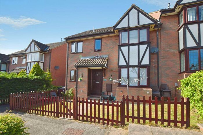 2 Bedroom Cluster House For Sale In Queensbury Close, Bedford, MK40