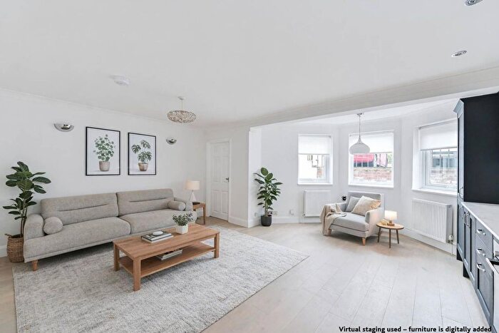 2 Bedroom Flat For Sale In Culverden Road, Balham, London, SW12