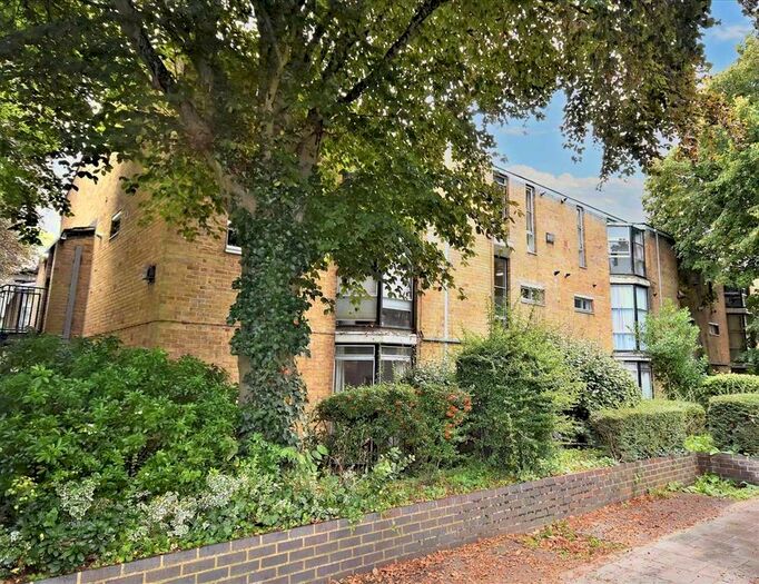 2 Bedroom Flat To Rent In Wellesley Road, London, W4