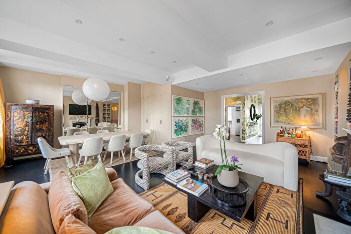 3 Bedroom Flat For Sale In Pont Street, London, SW1X