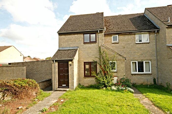 2 Bedroom House To Rent In Lyne RoadKidlingtonOxford, OX5