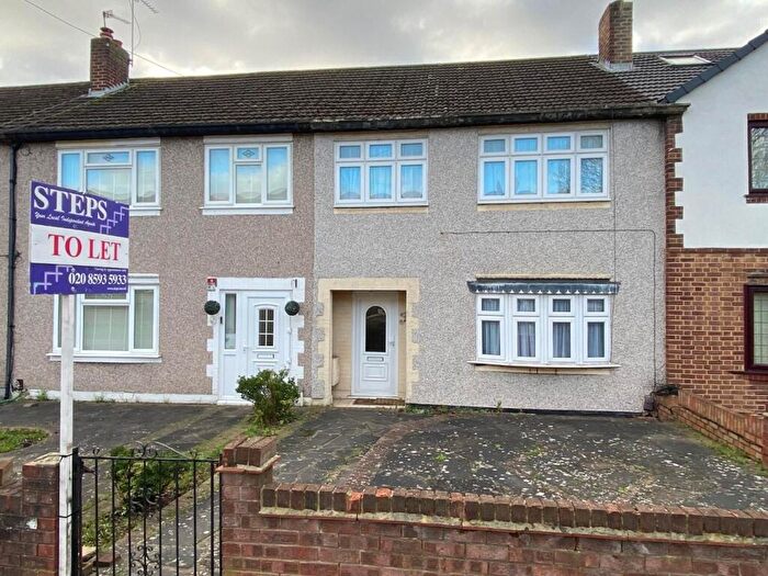 3 Bedroom Terraced House To Rent In Tweed Glen, Romford, RM1