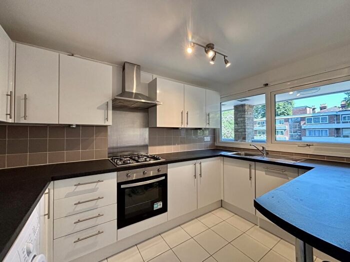 2 Bedroom Flat To Rent In Beckenham Court, The Avenue, BR3