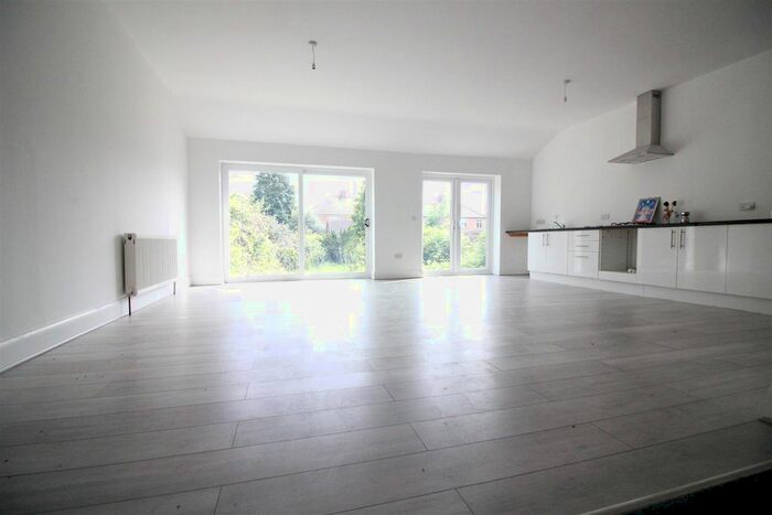 6 Bedroom Semi-Detached House To Rent In Great West Road, Osterley, Isleworth, TW7