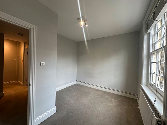 3 Bedroom Flat To Rent In Liverpool Grove, Walworth Village, SE17