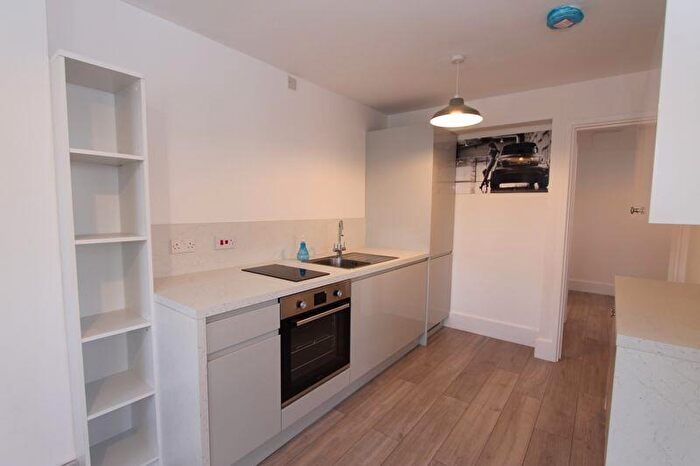 1 Bedroom Flat To Rent In Fern Road, Farncombe, GU7
