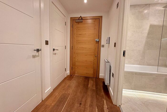 1 Bedroom Flat To Rent In Stoke Road, Slough, SL2