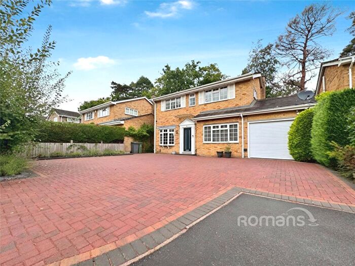 4 Bedroom Detached House For Sale In Larchfield Road, Fleet, Hampshire, GU52