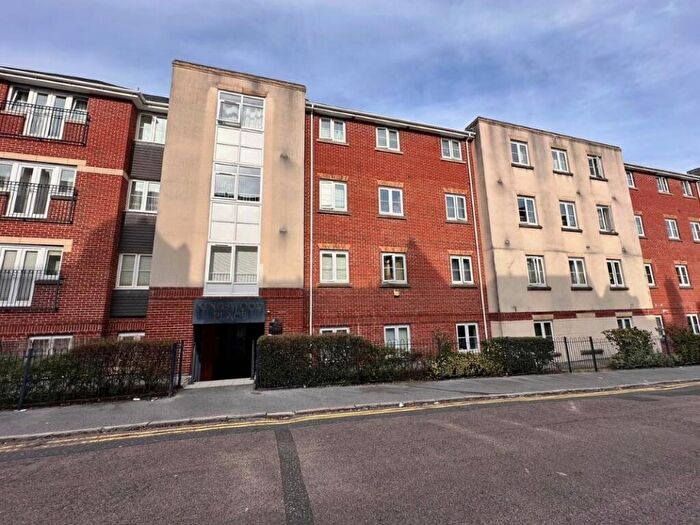 1 Bedroom Apartment For Sale In Kingswood Place, - Norwich Avenue West, Bournemouth, Dorset, BH2