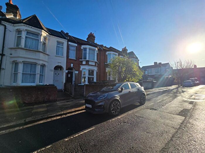 2 Bedroom Flat To Rent In Drayton Road, N17