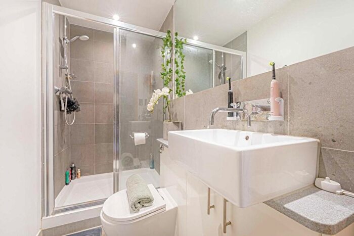 1 Bedroom Flat To Rent In Richmond Road, KingstonUpon Thames, KT2