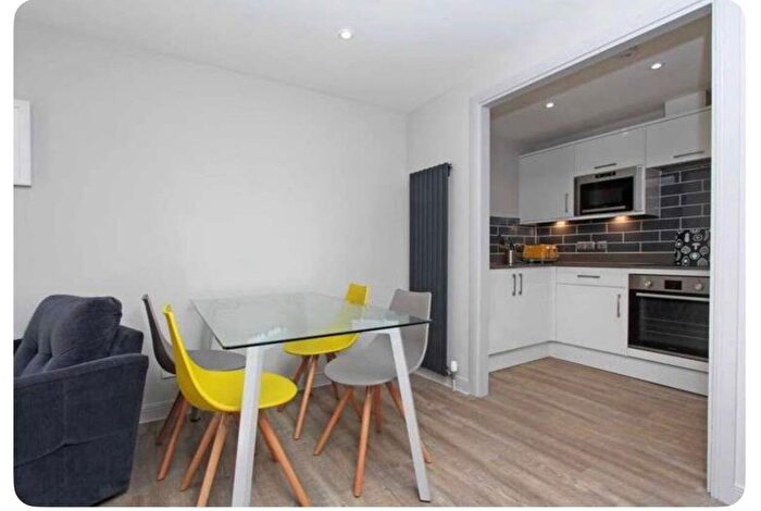 2 Bedroom Flat To Rent In Grove Street, Edinburgh, EH3