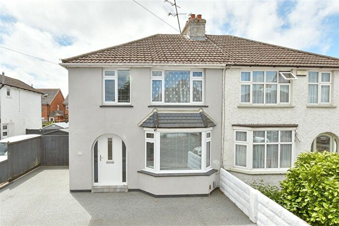 4 Bedroom Semi Detached House For Sale In Vincent Road, Sittingbourne, Kent, ME10