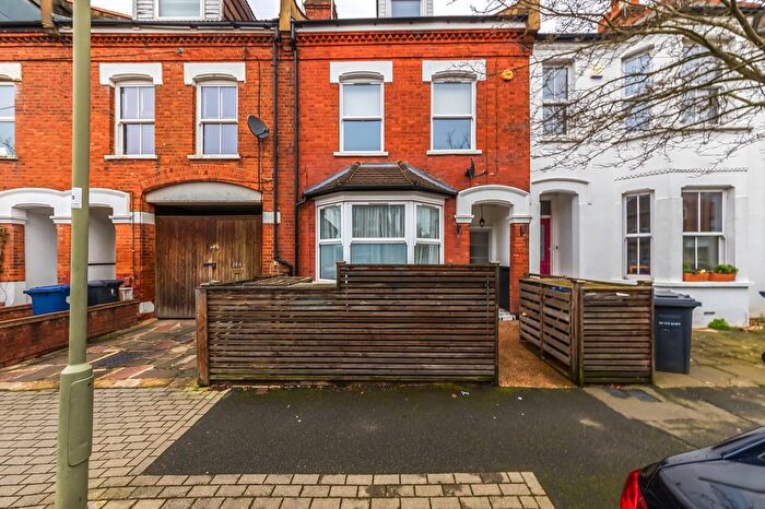 2 Bedroom Flat To Rent In Hutton Grove, London, N12