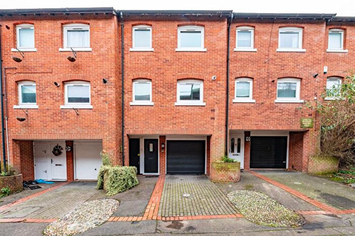 3 Bedroom Town House For Sale In Ten Bell Lane, Norwich, NR2